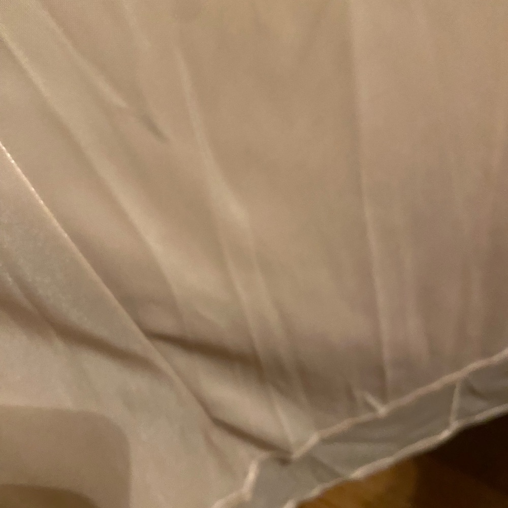 Elegant sheer beige lace robe with lace panties and satin sleeping gown. - Picture 13 of 14